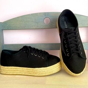 Black platform Women shoes.
